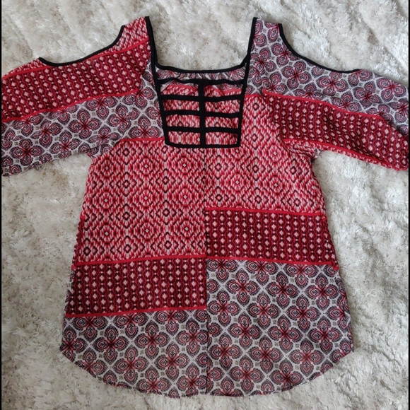 EUC Cold shoulder sheer blouse - Picture 4 of 5